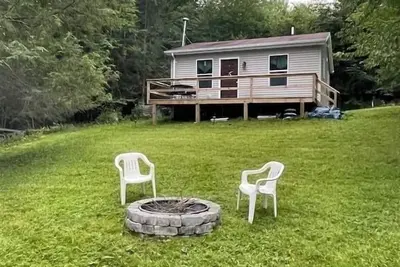 Image de Cozy Cabin dirt road rocky terrain, Suv Pickup best to access property No Pets