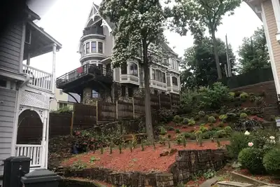 Image de Castle in The Sky! Beautifully Renovated Victorian one Block from Main St.