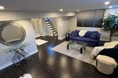 Image de Modern Suite near Pearson Airport. Sleeps 1-4