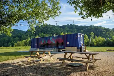 Image de Furnished Glamping Tent/2 Queen Beds/Red River Access- River Rainbow - #5