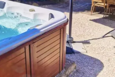 Image de Maison & Jacuzzi, Jardin et Parking privé