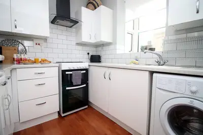 Image de K Suites - Spacious 2- Bedroom House w/ free Wi-Fi and parkiing