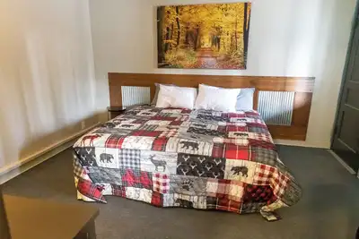 Image de Cozy Motel Room With Lake Access