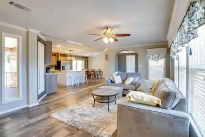 Image de Fisherman’s Paradise: Lake-View Home in Many!