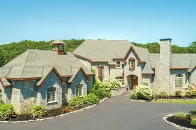 Image de Amazing 11 Bedroom 15 Bathroom Mansion   Close to Beaches