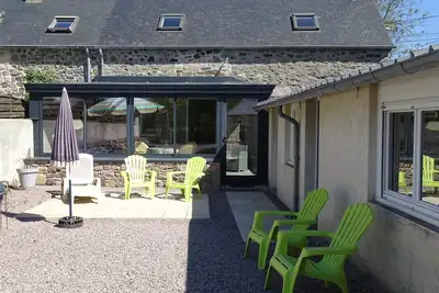 Image de Maison en pierre, parc arboré 700m2, à 5 mn de la plage. Lits faits-linge fourni