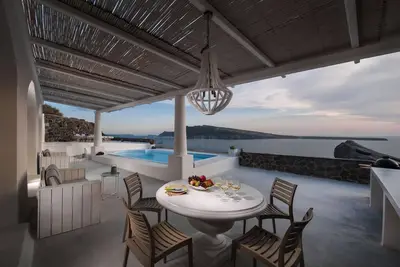 Image de Unparalleled Luxury at Villa Ode, Oia | 4 Bedrooms | Private Parking, Sunset Views, and Tranquil Poolside Retreat | Santorini Serenity