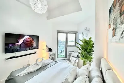 Image de Instaworthy High Ceiling Staycation Studio @ Azure\n