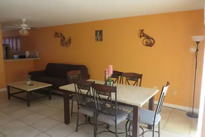 Image de Close to Airport and Store