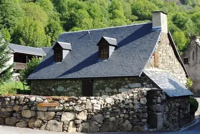 Image de Maison typique 4 chambres proche lac d'Oô et station de ski.