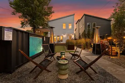 Image de Container Pool | Wood Firepit | Chefs Kitchen | Hot Tub | Ev Charging | Bbq
