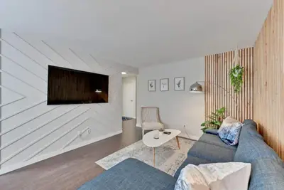 Image de Chic and Spacious 3-Bdrm Retreat near U of A