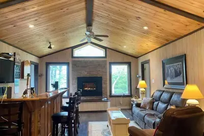 Image de Beautiful private cottage on a pond 45 minutes from St. John’s, Newfoundland