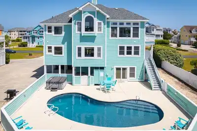 Image de Salt and Soul Cottage: Private Pool, Hot Tub, Community Pool, Close to Beach!