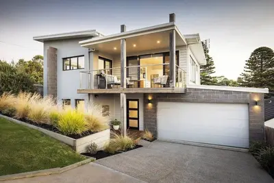 City Views on Williams. Luxurious Townhouse with free Wifi & Netflix