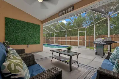 Image de Tropical Vacay pool home