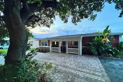 Image de Cozy 4 Bedroom Vacation Home minutes away from main attractions