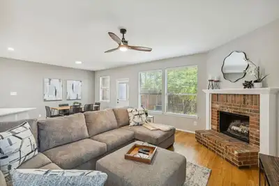 Image de Tch - Spacious 4bd/2. 5ba in Rockwall with Office