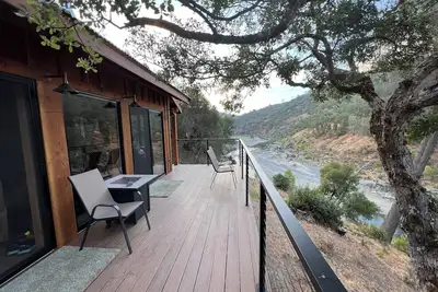 Image de Secluded River Retreat