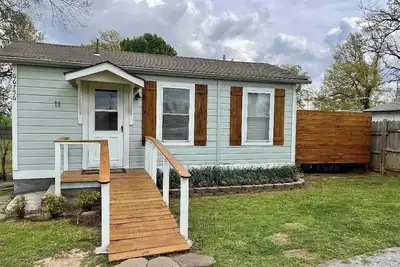 Image de Cape Cod Style on Grand Lake - Romantic Honeymoon Cottage w/ Hot tub #11