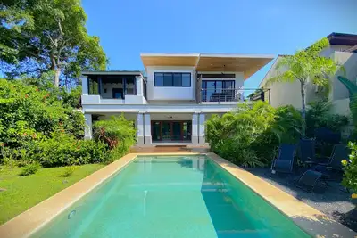 Image de Luxurious private villa & pool - steps from gorgeous beaches!