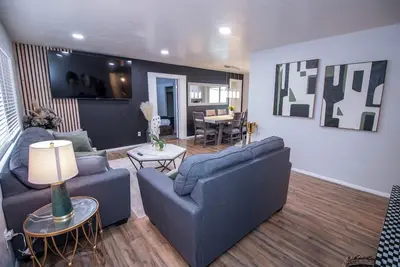 Image de Vacation House with hot tub and pool!