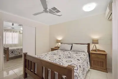 Image de Close to Airport/City/Sports/Beach Two Bed Apartment with Free Wifi & Parking