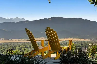 Image de Legendary views, hill top home in Livingston with hot tub and central Ac