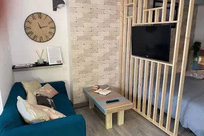 Image de Studio 'La Noisette' avec terrasse privée, jardin privé et Wi-Fi