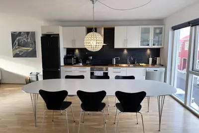 Image de Perfectly located, very spacious 2 bedroom apartment in the heart of Reykjavik