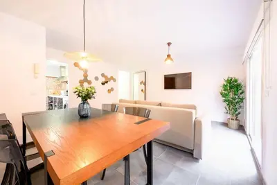 Image de 2 bedroom, city and sea