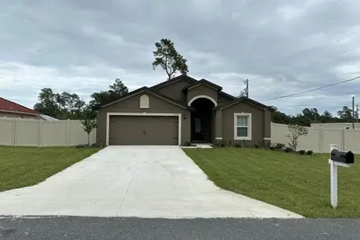 Image de New Built Spacious Vacation Home with Privacy Fence & Two Entertainment Areas