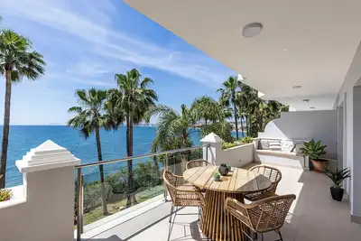 Image de Renovated apartment with balcony and sea view