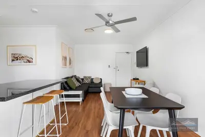 Image de Tranquil Taringa 2 Bed Sleeps 5, Close to Bus and Train Indooroopilly Shopping