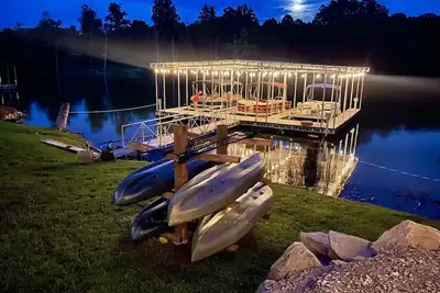 Image de “Triple Timbers” 18 bdrm, sleeps 56! hotubs, docks, 5 firepits, sxs, rent boats