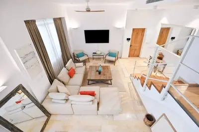 Image de Charming 3 Br Duplex with library in Neve Tsedek by HolyGuest