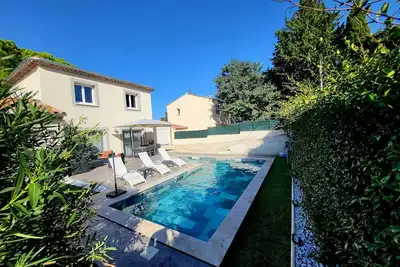 Image de Maison Moderne climatisée 6 personnes avec piscine ( proche Ventoux )