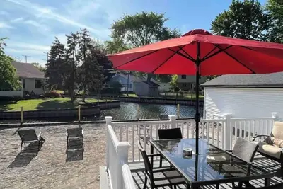 Image de Castaways on the Lake - Fish & Boat - Waterfront<br>