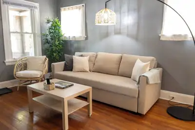 Fully Renovated Apartment Right Off Murray Trail, 15 Minutes to Downtown Cincy