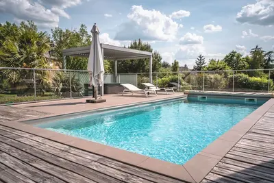 Image de Villa Alayrac : Location de Vacances de Rêve avec Piscine Chauffée et Spa Privé