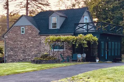 Image de Entire Property: Farmhouse (3bdr) and Barn Apartment (2bdr)