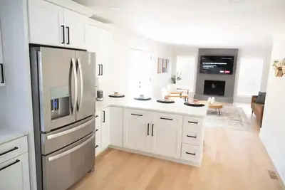 Image de Spacious 4-Bedroom Cape Cod Style Home – Matthews, Nc