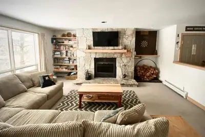 Image de Seasons on Mount Snow renovated condo- Ski In/Out, Hiking & Mountain Biking