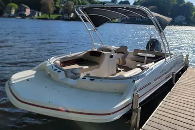 Image de Lakefront : private dock, kayak, fire pit, boat rental & tubing option for kids