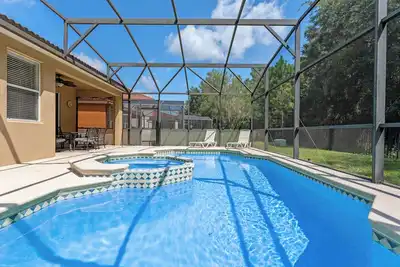 Amazing Location! Villa w/Private Pool and Jacuzzi