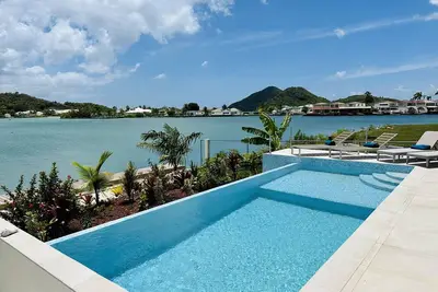 Image de Glorious Waterfront Villa