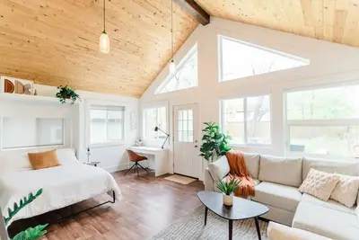 Image de *Quiet Cozy Home | Large Yard | 3 min to Downtown*