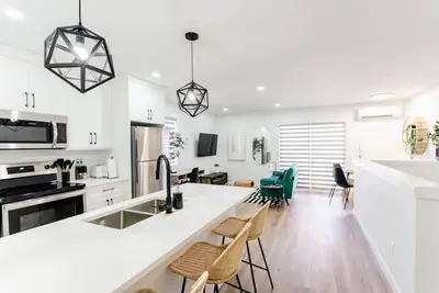 Image de *Trendy Home | Free Parking | 7 min to Downtown*