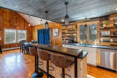 Image de The best Maine has to offer: cozy cabin close to hiking, Atv trails & skiing! !