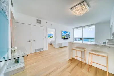 Image de Luxury Oceanfront Apartment in Miami Beach - Breathtaking Views with Balcony
